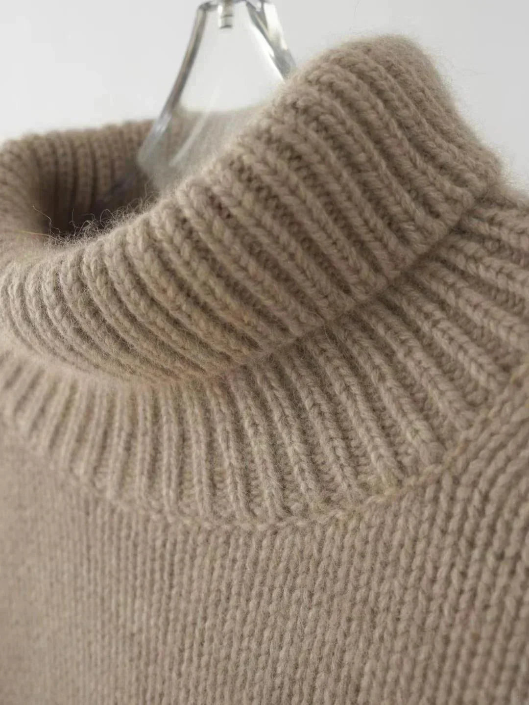 Elia | Pull col roulé femme en cachemire léger, chaud et doux