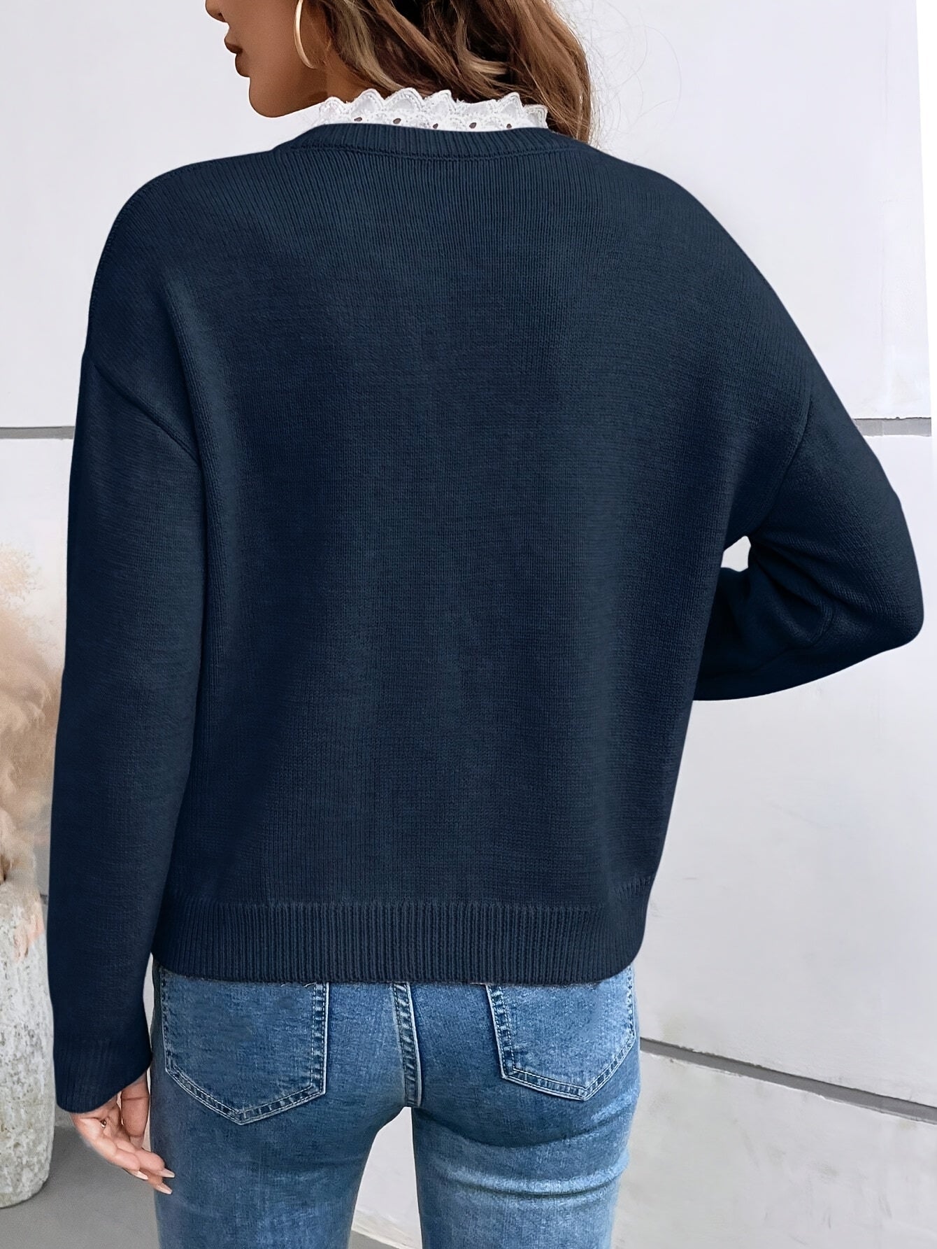 Gwenaëlle | Pull femme col V en dentelle, maille douce décontracté chic